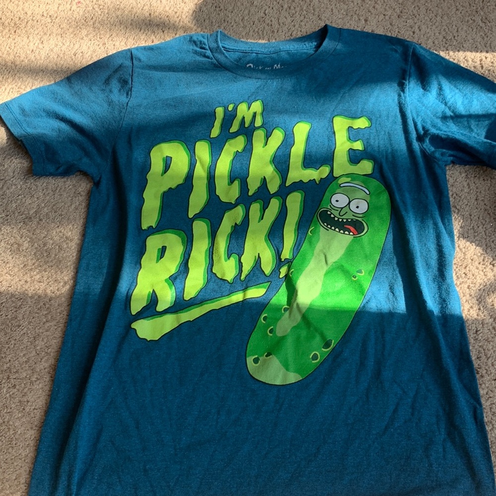 Mens size small tee